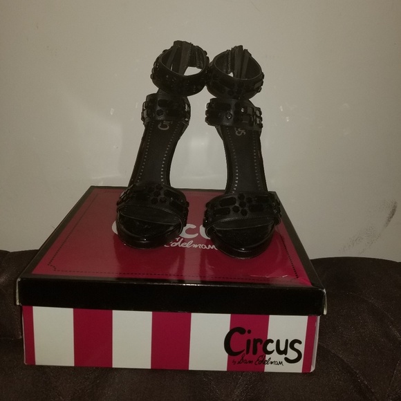 Sandals - Picture 2 of 5